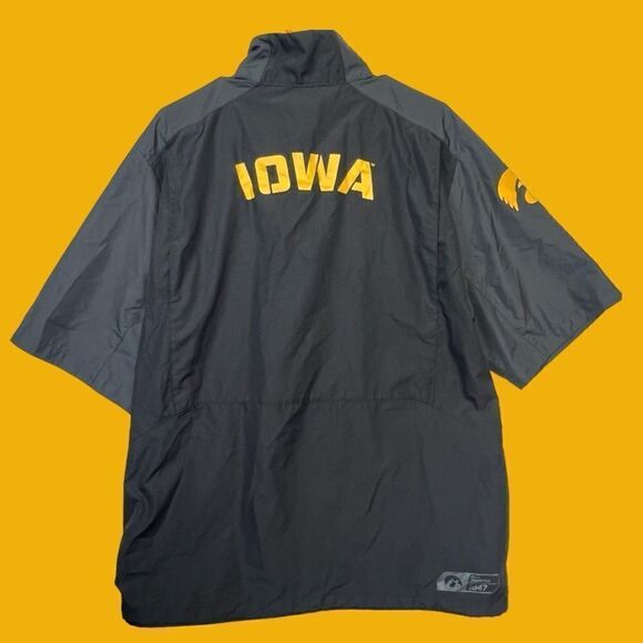 Nike Short Sleeve iowa Hawkeyes 1/4 Zip Pullover Windbreaker Jacket Sz M - Picture 1 of 16